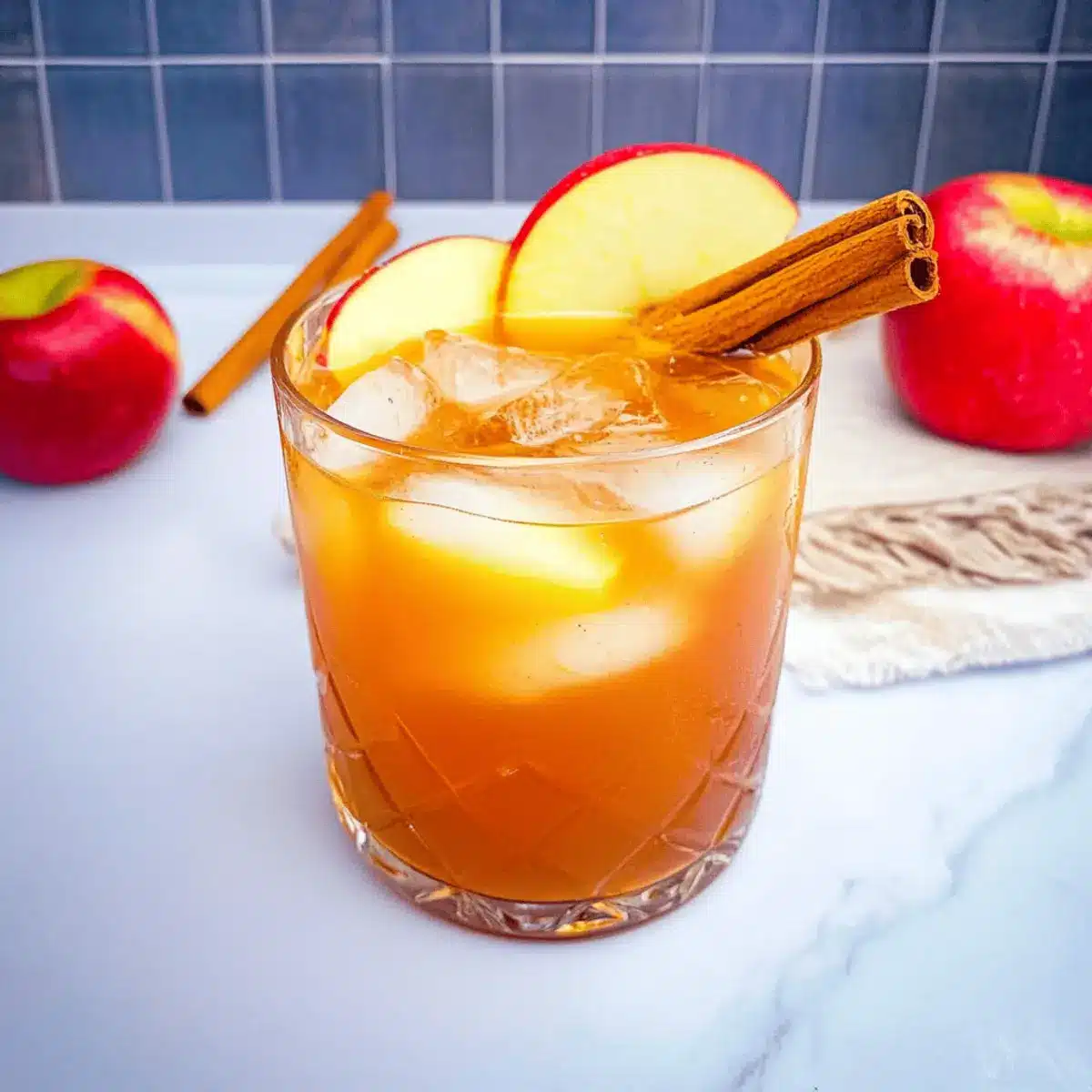 Caramel Apple Cocktail: Your New Favorite Fall Sip 3 Caramel Apple Cocktail bnn1cf