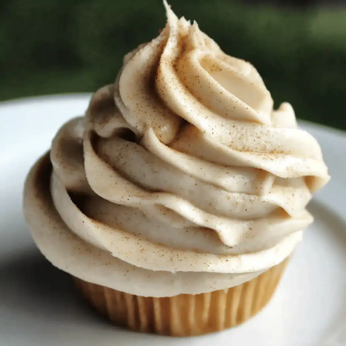 Irresistible Apple Butter Buttercream for Fall Treats 1 Apple Butter Buttercream ynbooh