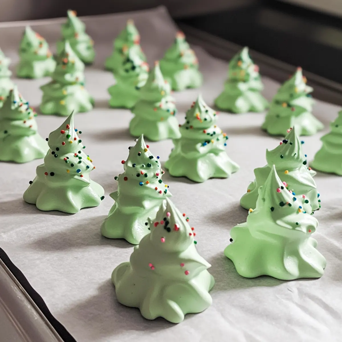 Meringue Christmas Trees zp2pld