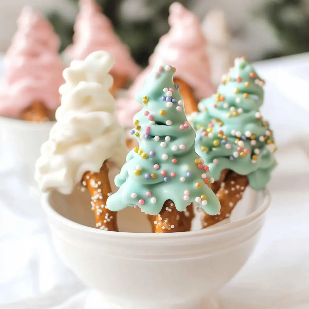 Magical White Chocolate Pretzel Trees for Festive Fun 1 c7e26579 fb07 4fba b886 01b5432ddf77tr v1opfm