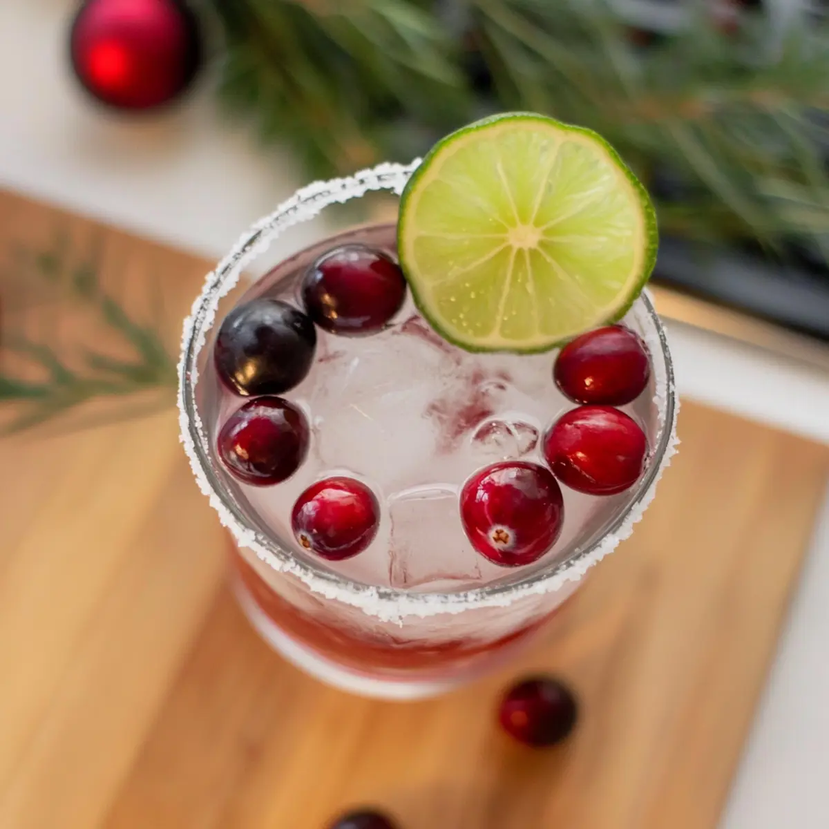 Sip Into the Holidays with a White Christmas Margarita Delight 3 d5b4ed34 8487 48e5 a274 20697bc23169br zup2a9