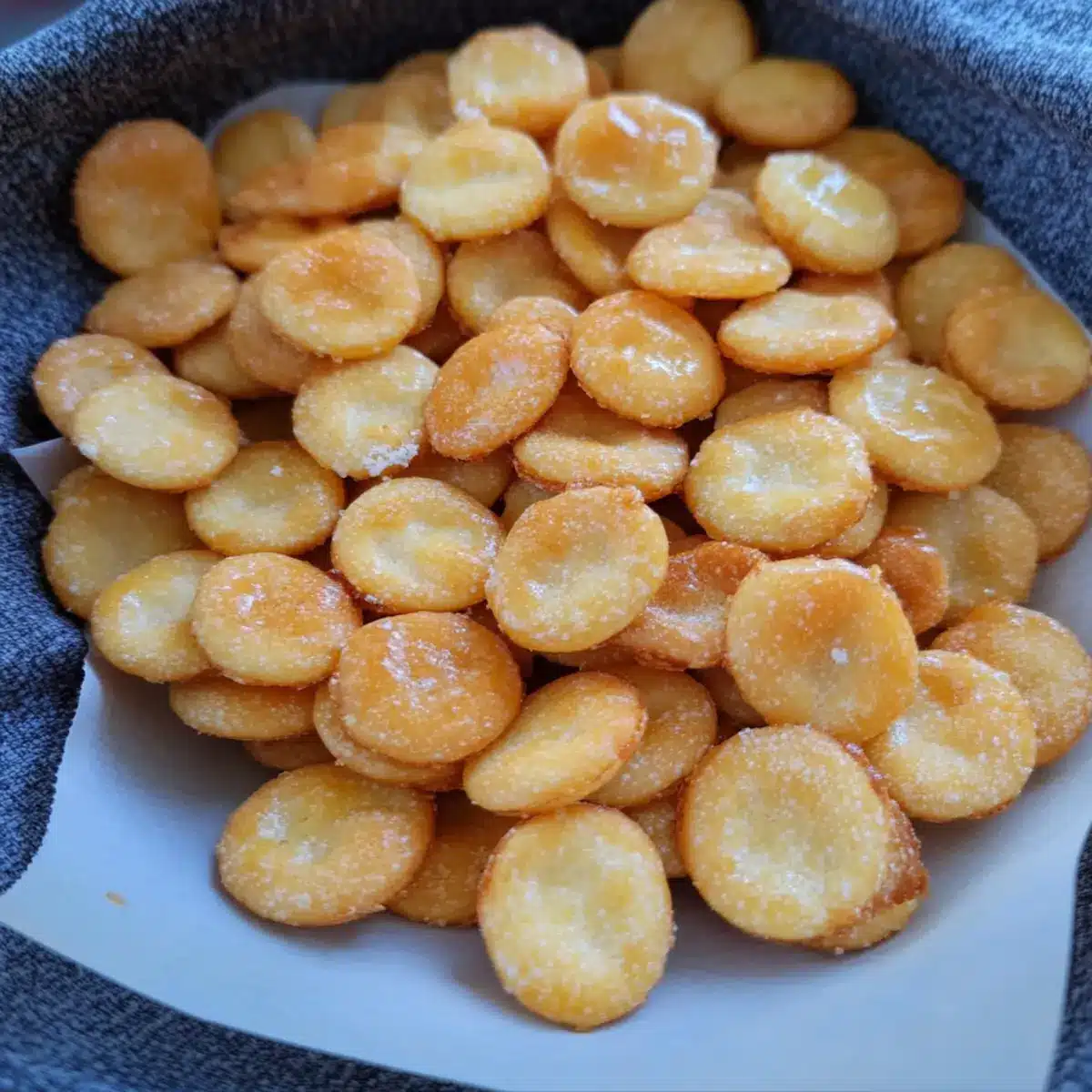 Homemade Sourdough Goldfish Crackers: Cheesy Crunchy Fun 2 b7ab45db 6a8e 4d6c b9e9 d8f13167b451bl yakgsy